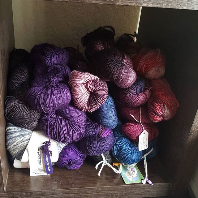 What I woke up to this morning! #happysunday #yarn #knitterproblems #joy #knittersofinstagram